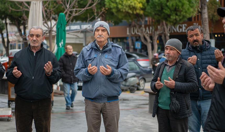 Kuşadası Belediyesi'nden 6 Şubat Deprem Şehitleri için Kur'an ve lokma hayrı