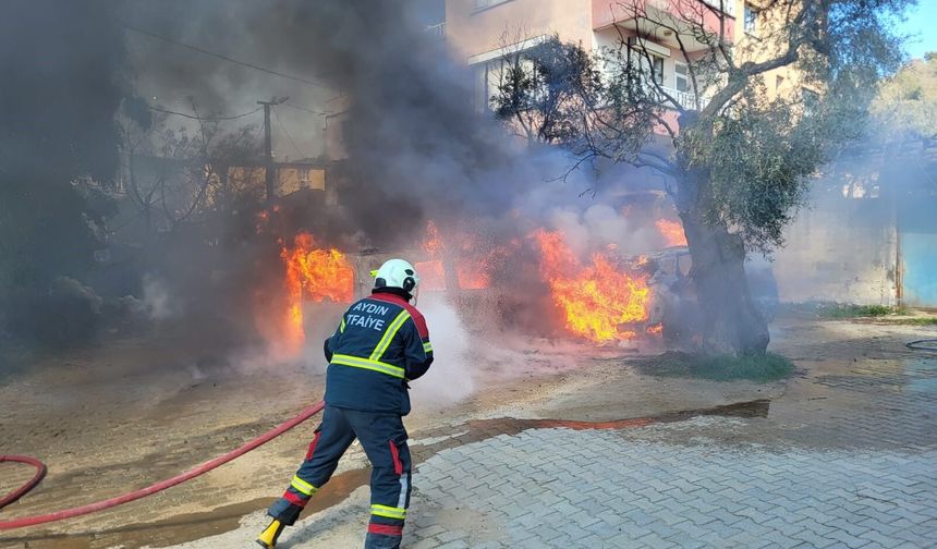 Nazilli’de büyük panik.. Saniyeler içinde 2 araç küle döndü