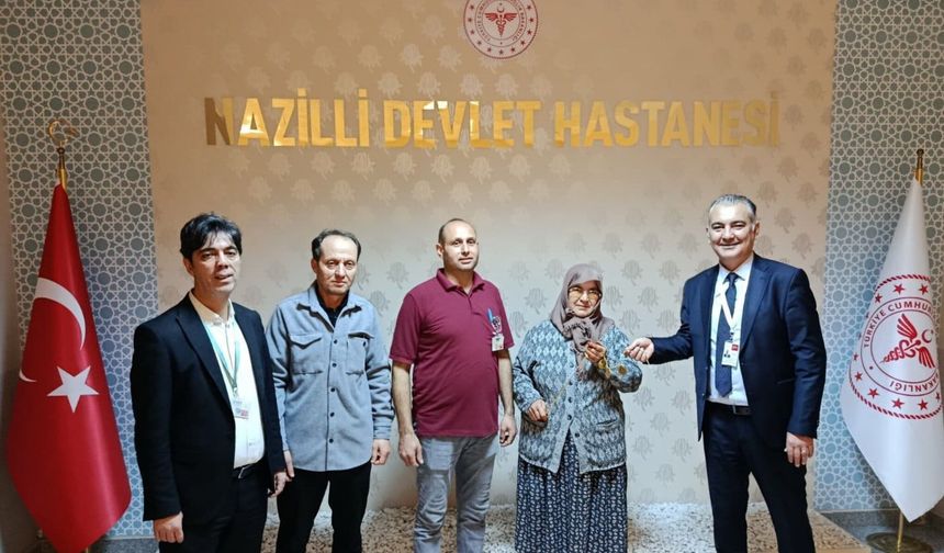 Nazilli’de temizlik personelinin bulduğu altınlar sahibine teslim edildi
