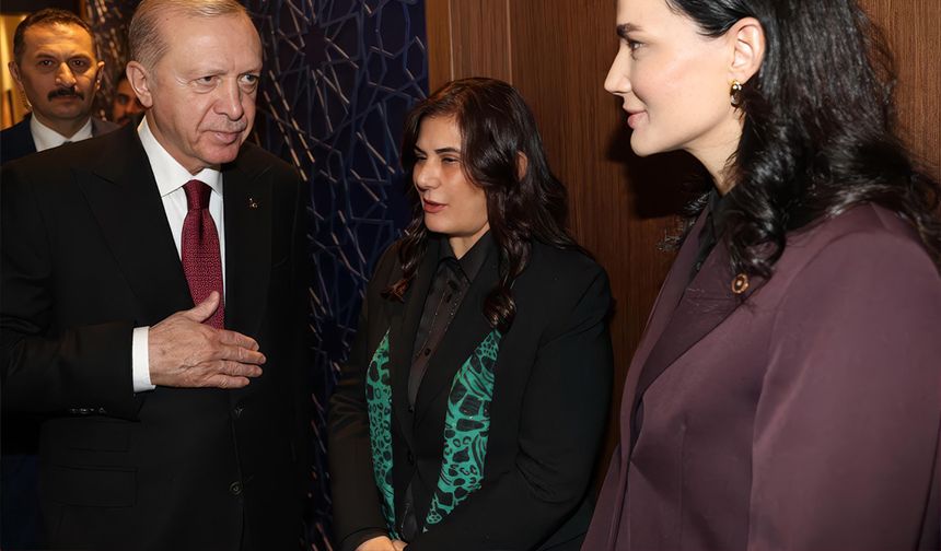 Özlem Çerçioğlu Cumhurbaşkanı Erdoğan’ı karşıladı
