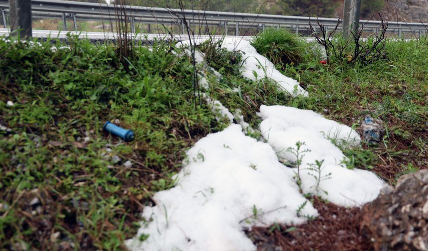 Sağanak yağmur ile birlikte dolu yağdı
