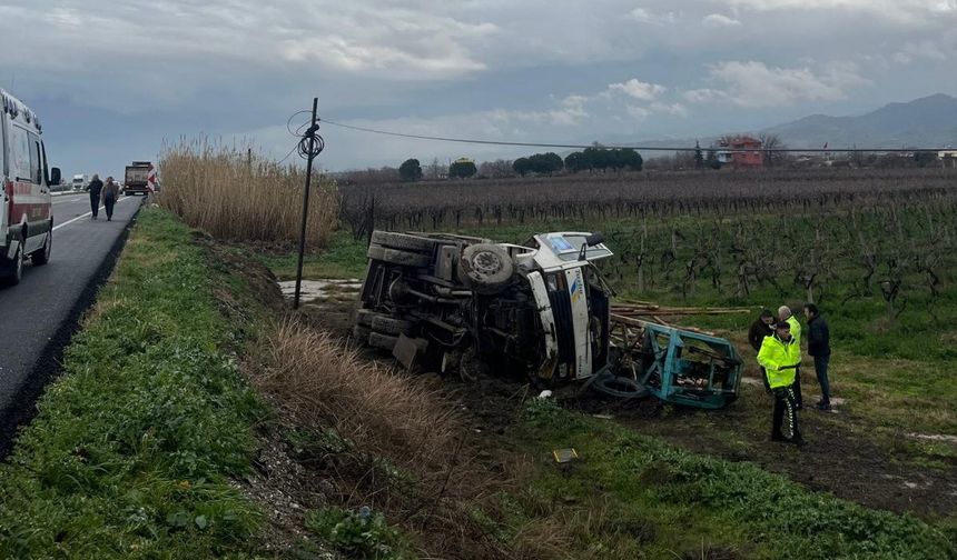 Savrulan kamyon şarampole uçtu