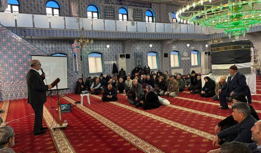 Umre yolcularına seminer düzenlendi