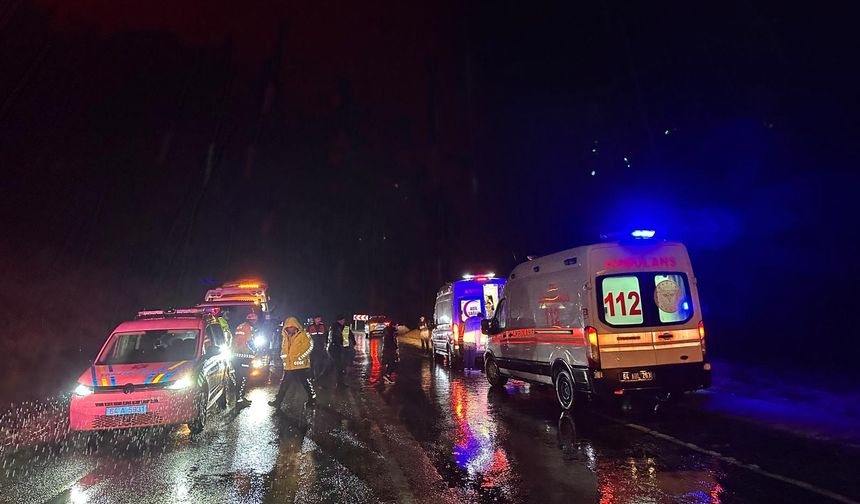 Son dakika.. İşçi servisi şarampole devrildi