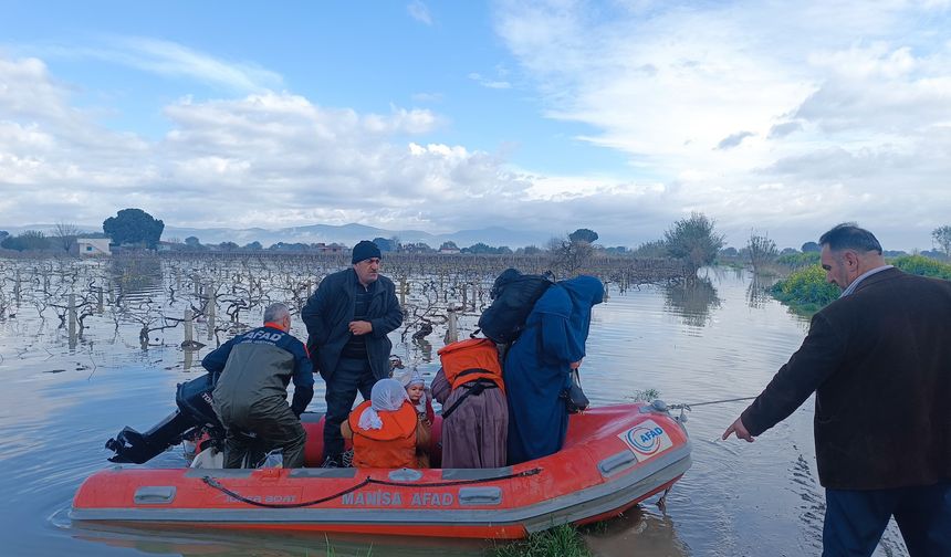 10 kişi mahsur kaldı! Ekipler zamanla yarıştı