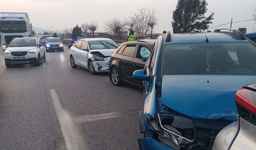 4 araç birbirine girdi, 7 yaralı var