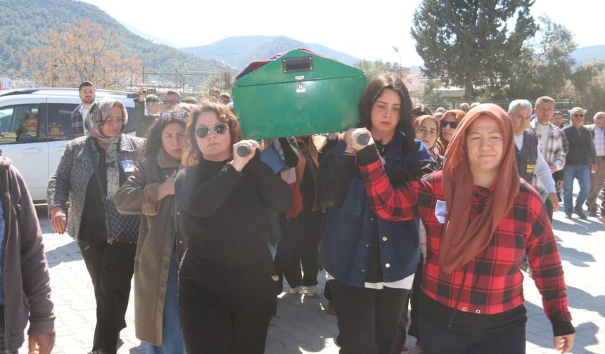 42 yaşındaki kadın son yolculuğuna uğurlandı