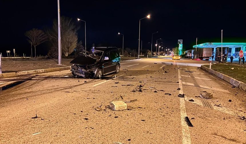 Trafik kazası: 1 ölü, 1 yaralı