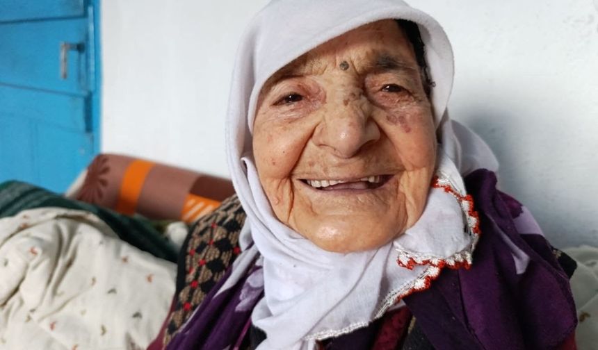 Asırlık çınar Dudu Teyze iki devri birden yaşadı