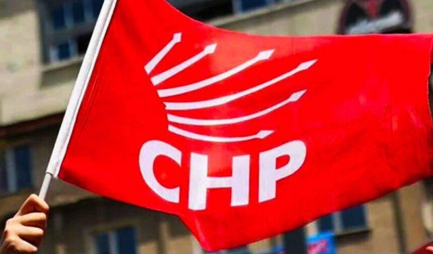 Aydın’da CHP siyasetten umudu kesti, korsan afişten medet umdu