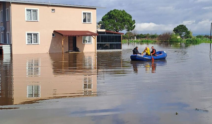 Aydın’da felaket.. Sular yükseldi, vatandaşlar mahsur kaldı