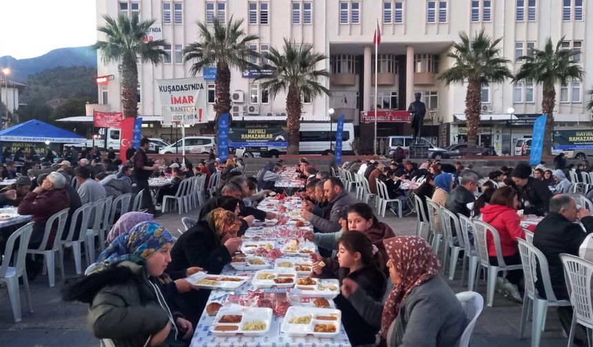 Binlerce Aydınlı Büyükşehir iftar sofrasında buluştu