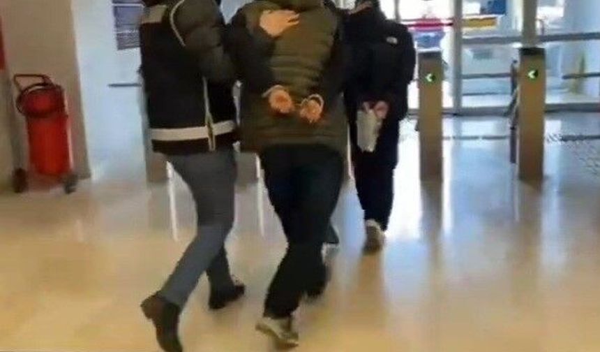 Kendilerini savcı olarak tanıtıp vatandaşları dolandırdılar