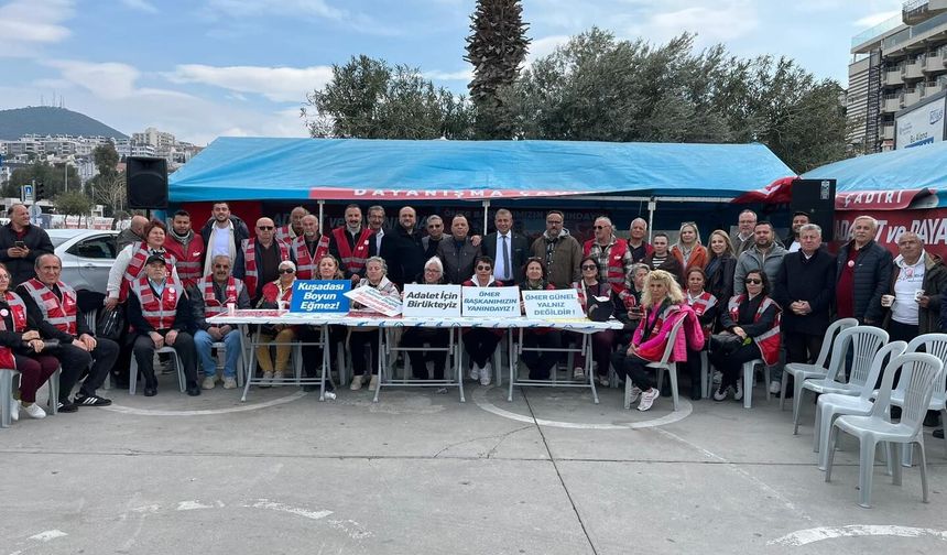 Kuşadalılar çadır siyasetine tepkili, kalabalık olmayınca Bozdoğan örgütü getirildi