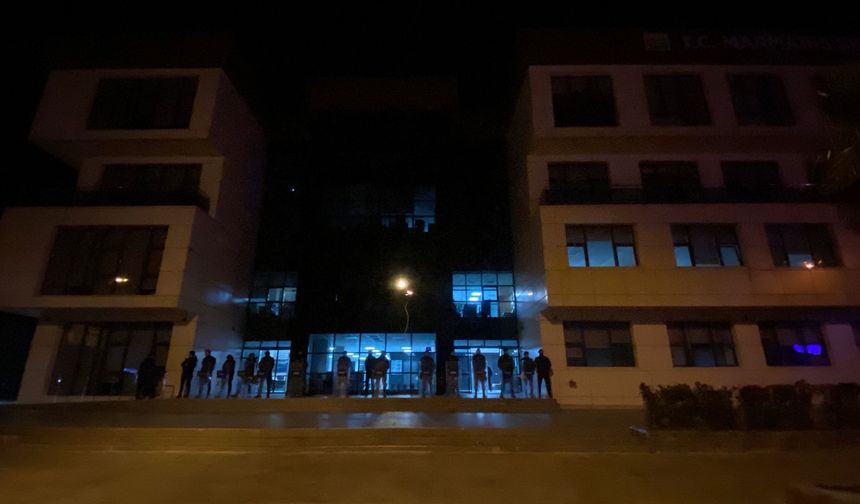Marmaris Belediyesi'ne gece yarısı polis baskını