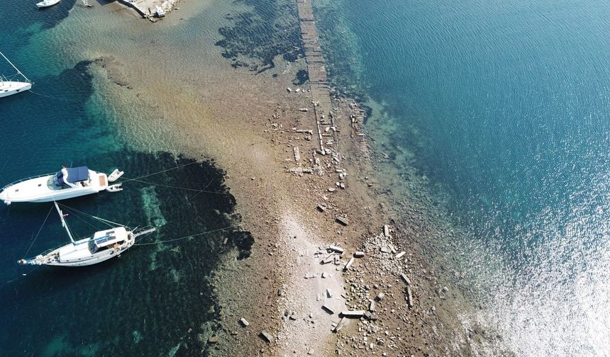 Sular çekilince 3500 yıllık kral yolu ortaya çıktı