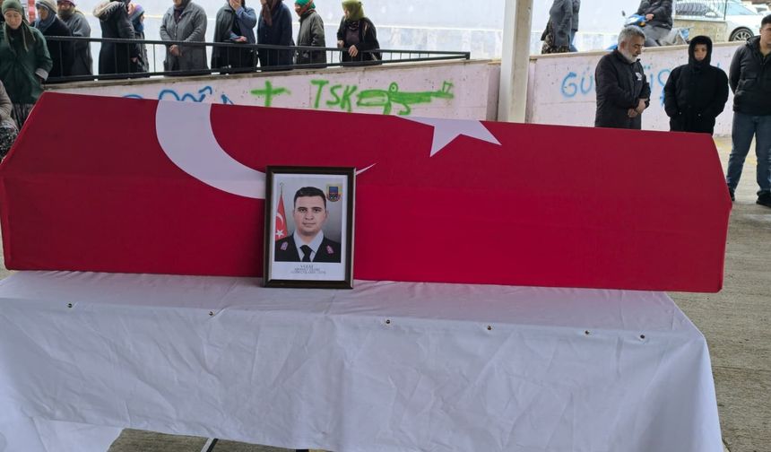 Uzman çavuş gözyaşlarıyla uğurlandı