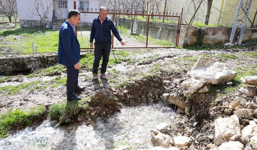 Yerin altından yüzeye çıktı, ekipler harekete geçti