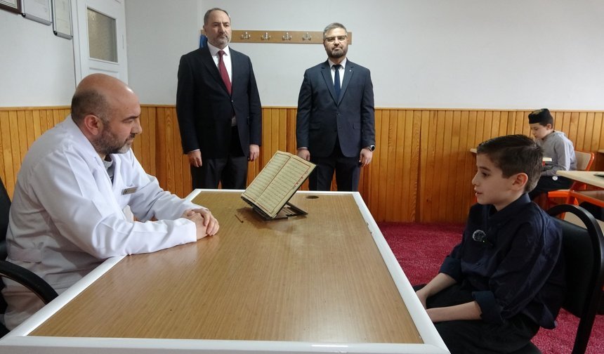 11 yaşındaki Ömer Sabri 8 ayda hafız oldu