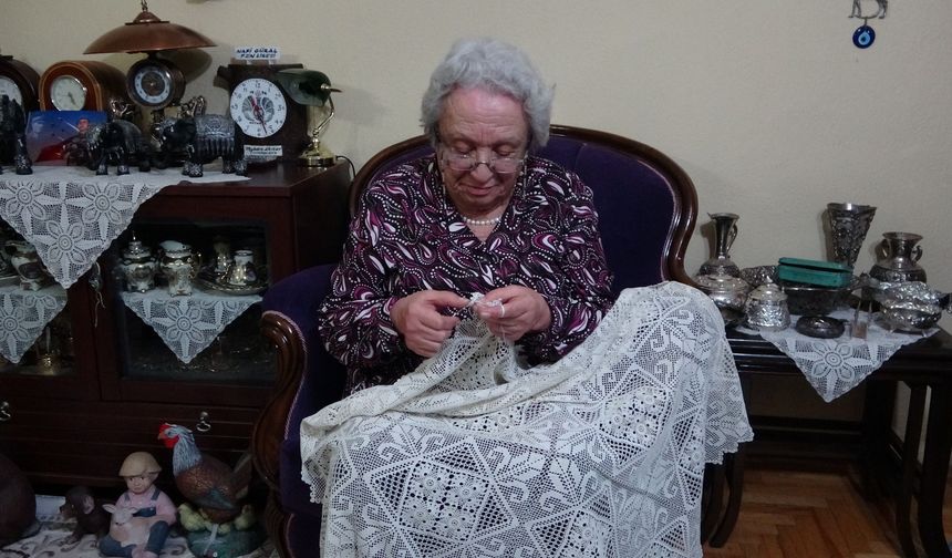 70 yıldır ilmek atıyor