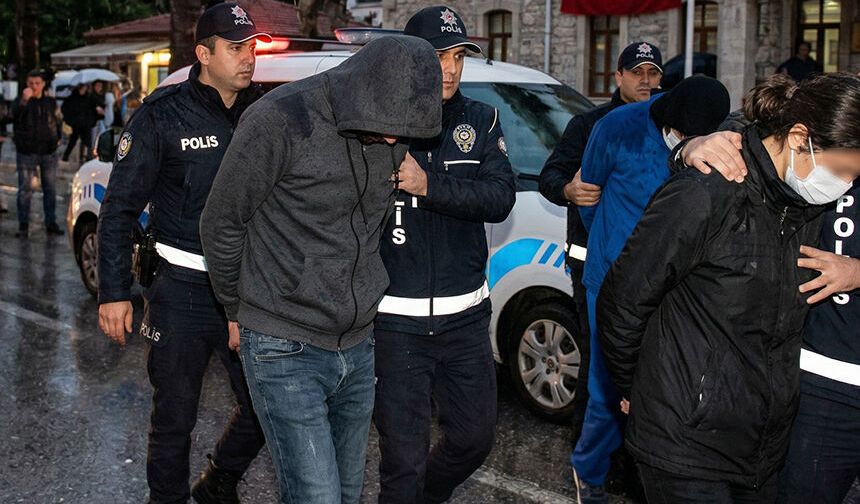 Aydın’da 5 kişi arazide suçüstü basıldı