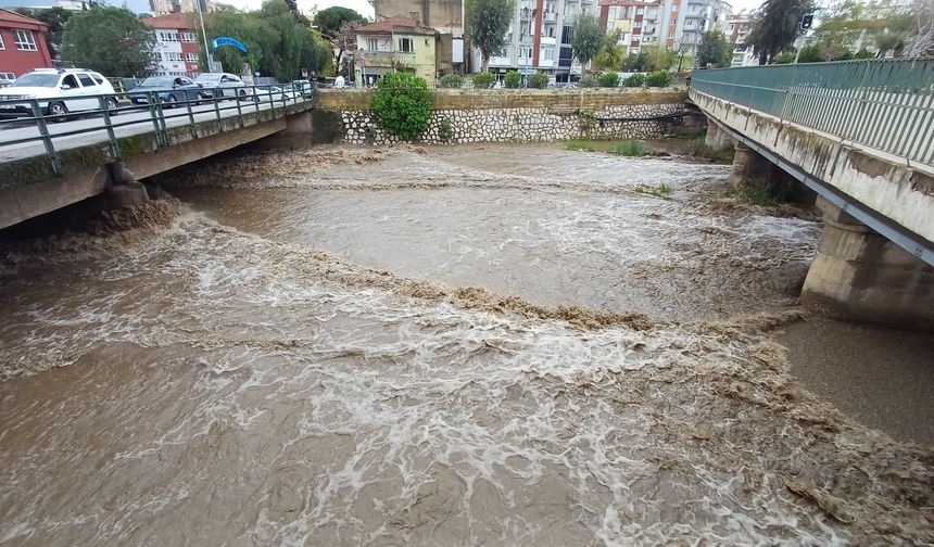 Aydın’da Tabakhane Deresi gürül gürül akıyor