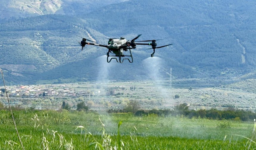Başkan Çerçioğlu’nun tarıma ve üreticilere destekleri sürüyor: Tarlalar drone ile ücretsiz gübreleniyor
