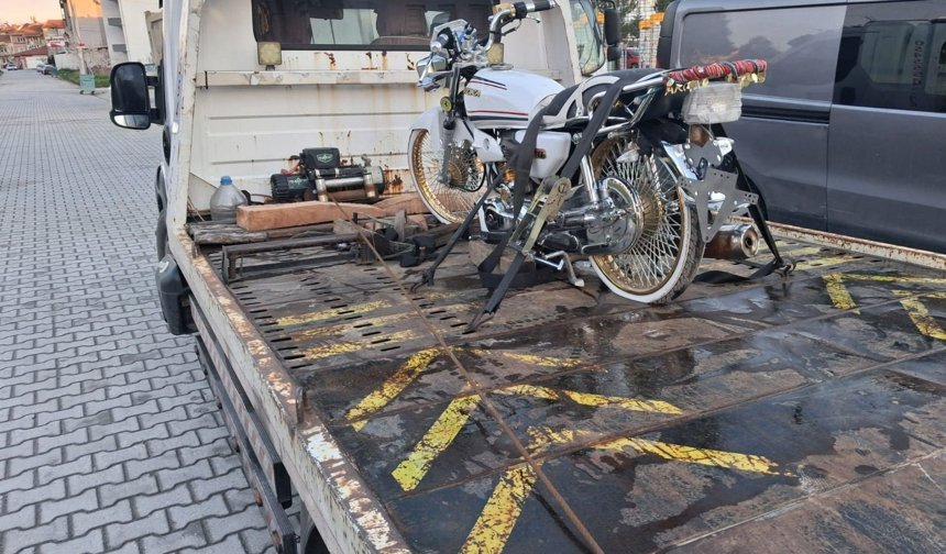 'Dur' ihtarına uymayan ehliyetsiz ve plakasız sürücüye 326 bin TL ceza