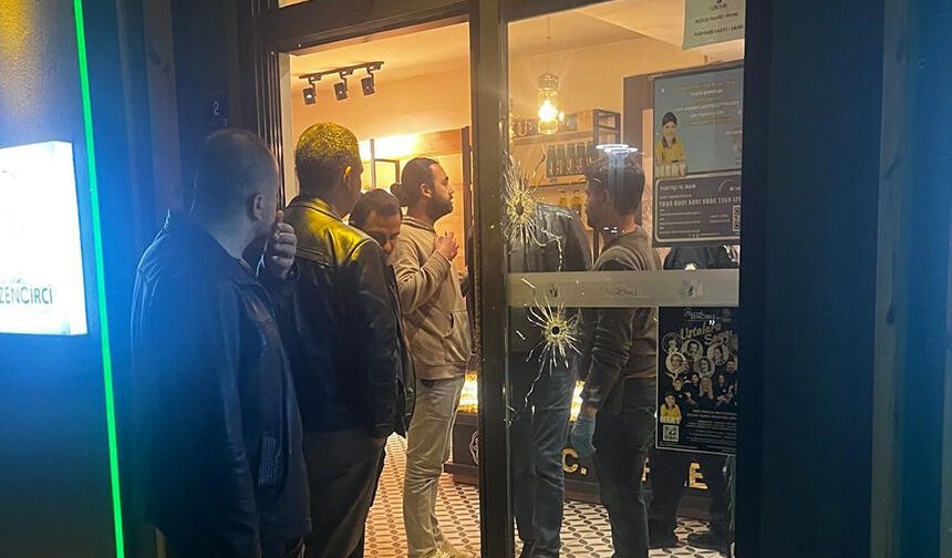 Germencik’te belediyenin mağazasına kurşun yağmuru