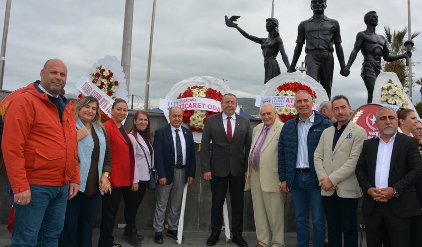 Kuşadası Ticaret Odası yönetimi 23 Nisan coşkusuna ortak oldu
