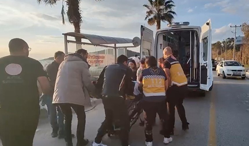 Kuşadası’nda motosiklet durağa daldı, yaralılar var