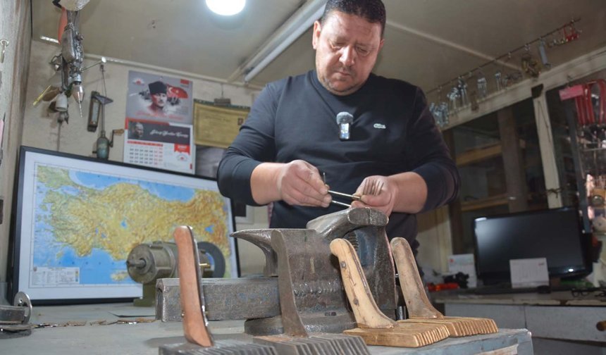 Son kirkit ustası zamana direniyor