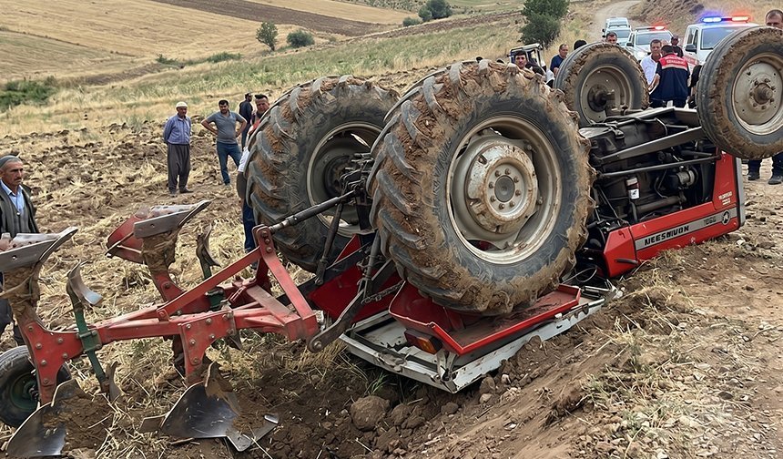 Traktör kazasında 41 yaşındaki baba hayatını kaybetti, 12 yaşındaki oğlu kurtuldu