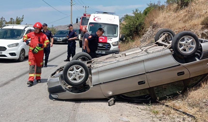 Kontrolden çıkan araç devrildi