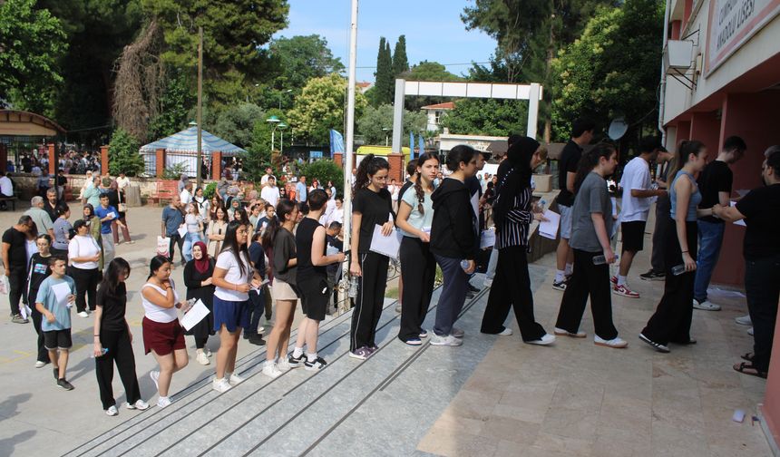 Aydın’da manzara aynı.. Sınava geç kalanlar içeri alınmadı