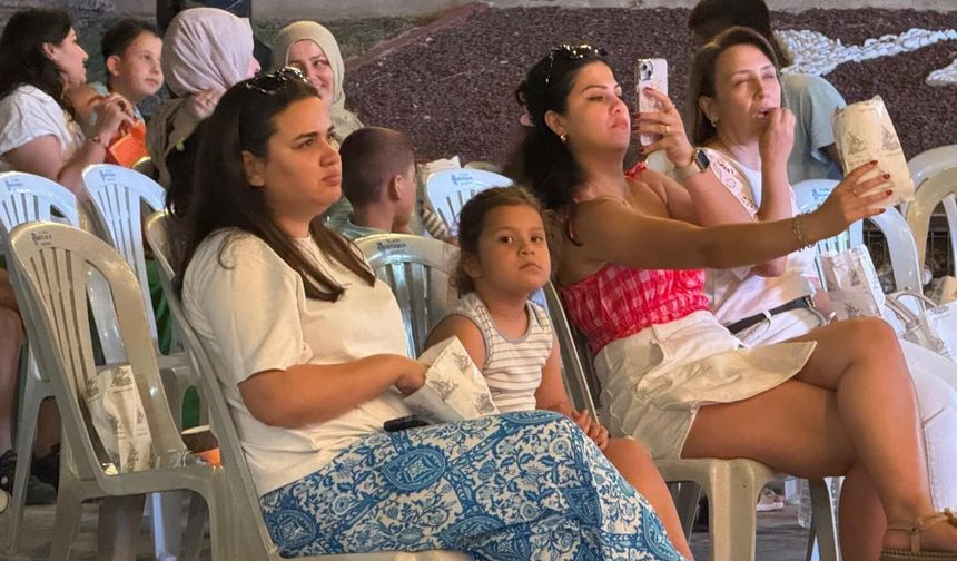Başkan Çerçioğlu Yenipazarlıları açık hava sineması ile buluşturdu