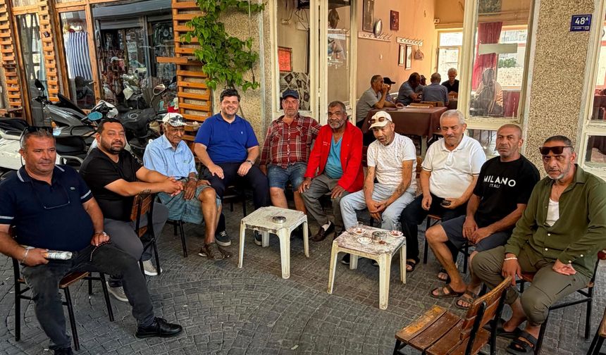 CHP’li Efe Berberoğlu Camiatik Mahallesi'nde vatandaşlarla buluştu