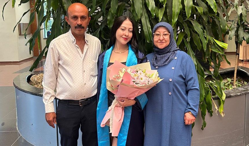 Çobanlık yaparken 2 dil öğrendi, üniversiteyi birincilikle bitirdi