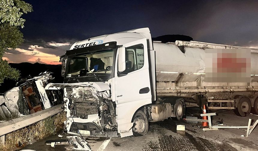 İki tır çarpıştı, durumu ağır olanlar var