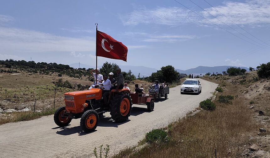 Köylülerden traktörlü tepki