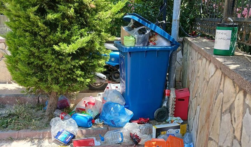 Kuşadası’nda çöp tepkisi: Defalarca bildirdik, çözüm bulamadık
