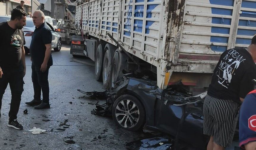Otomobil tıra saplandı, sürücüden acı haber geldi