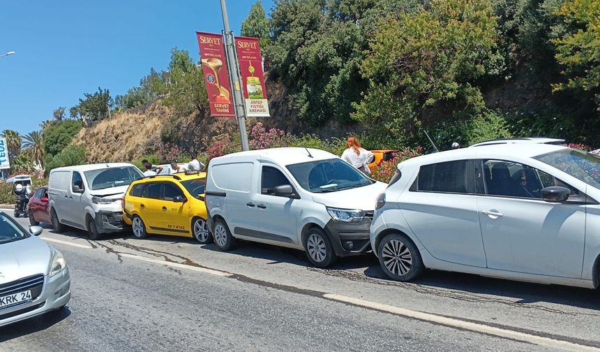 Zincirleme kazada 5 araç birbirine girdi