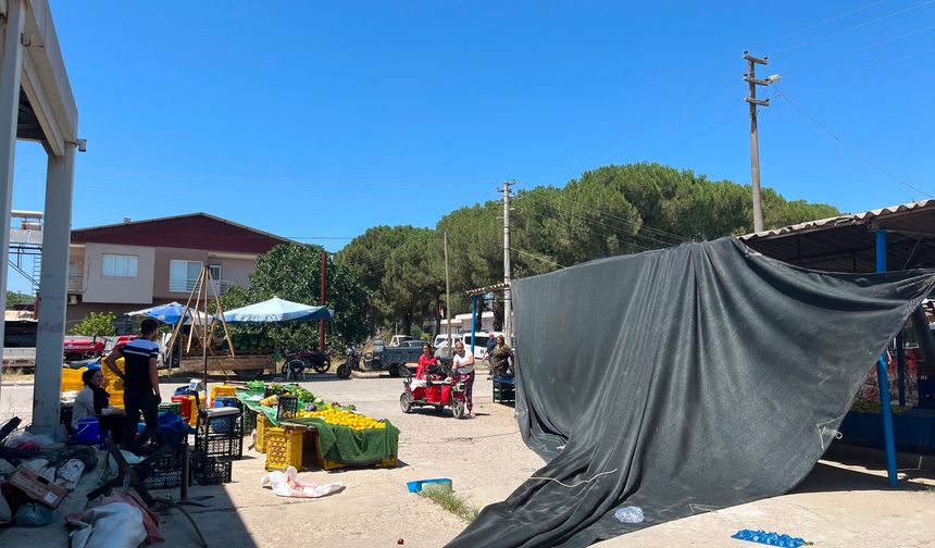 Fırtına çıktı, tezgahlar devrildi, çadırlar yerinden koptu