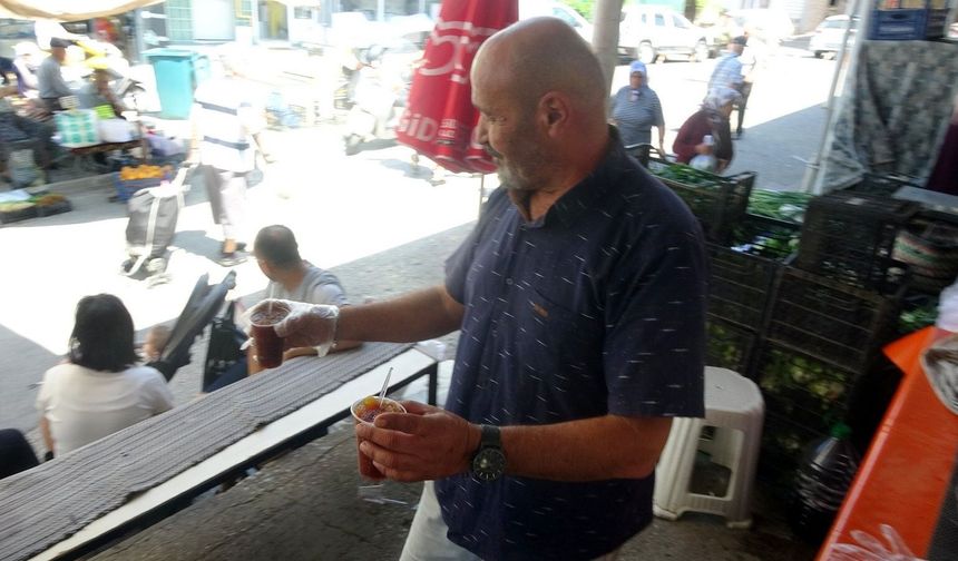 Kavurucu sıcaklarda helva ile serinliyorlar