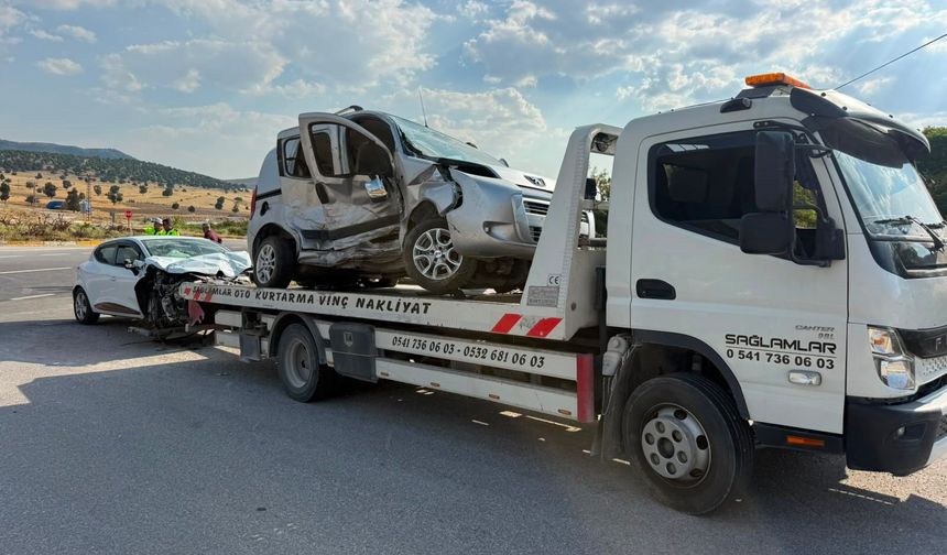 İki otomobilin çarpıştığı kazada 5 kişi yaralandı