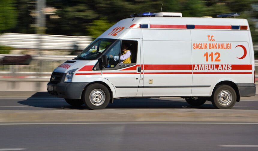 Aydın Karacasu'da feci kaza: Geyre yolunda devrilen kamyonet 2 can aldı, 1 yaralı