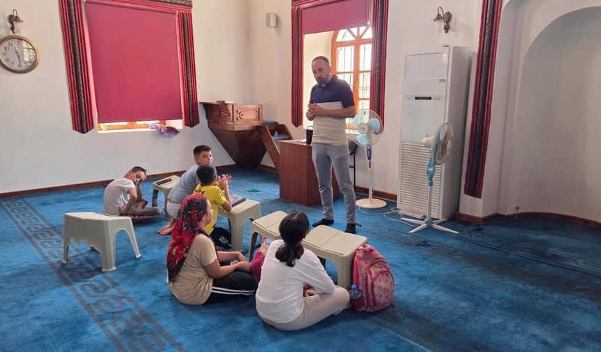 Aydın Kuyucak'ta Yaz Kur'an Kursu öğrencilerine rehberlik seminerleri