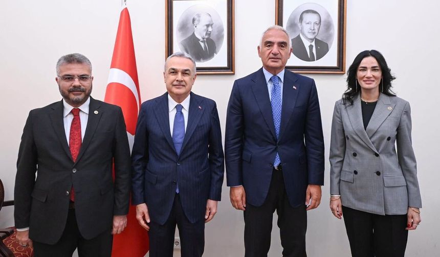 Aydın heyeti Bakan Ersoy’u ziyaret etti.. Mustafa Savaş: Aydın’ımızda devam eden ve planlanan yatırımları değerlendirdik