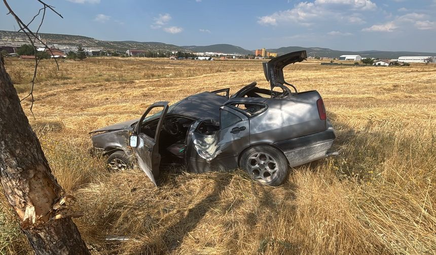 Takla atan otomobil şarampole yuvarlandı